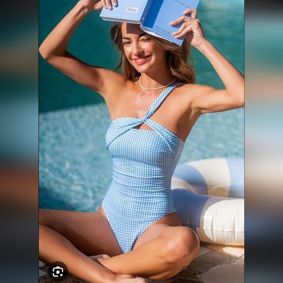 Cupshe Sugar & Spice Houndstooth One-Piece Swimsuit - Picture 2 of 14